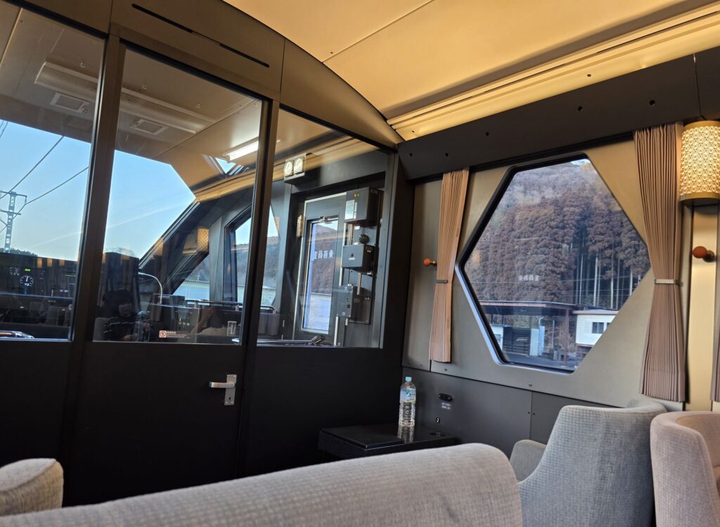 コックピットラウンジ