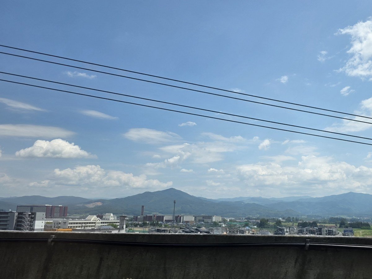 はやぶさの車窓から見えた山並み